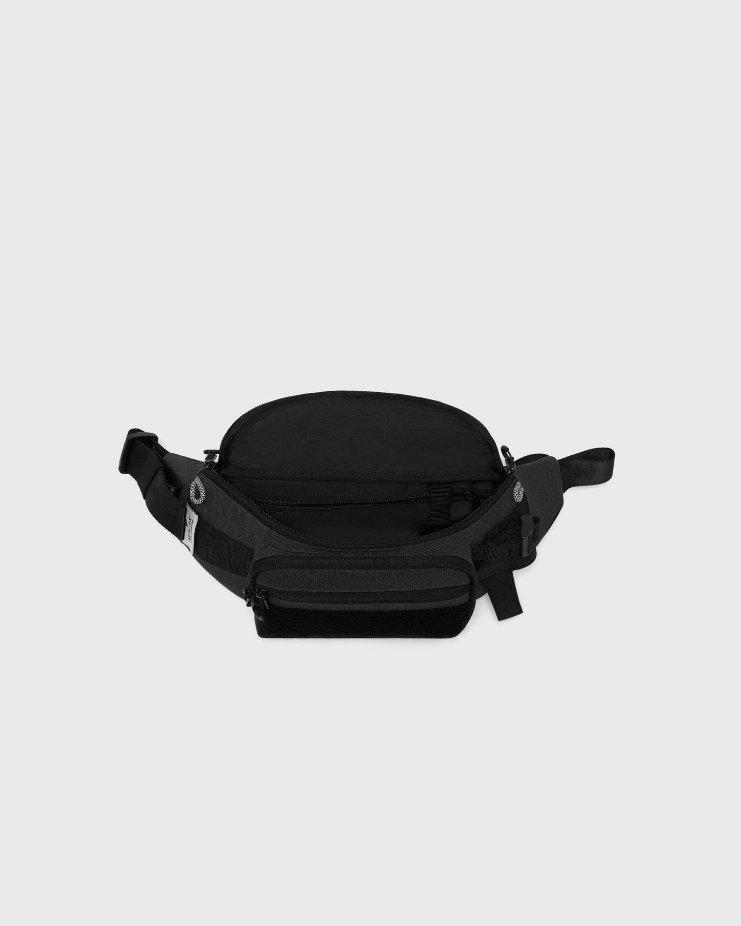 Banane noire Avnier, vue du dessus ouverte et vide — compartiments internes visibles, design workwear technique.
