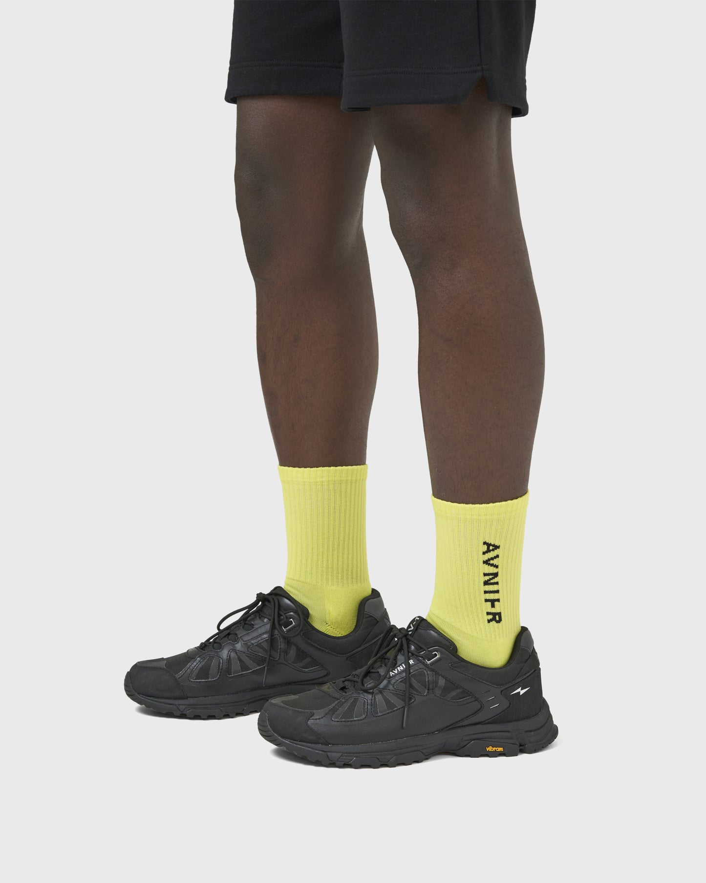 chaussettes-loop-vertical-jaune-avnier-avnir-2-silhouette-face - jaune signalisation