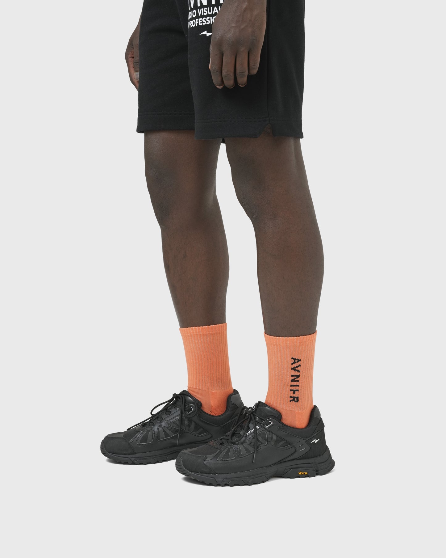 chaussettes-loop-vertical-orange-avnier-vetement-orelsan-2-silhouette-face - orange vibrant