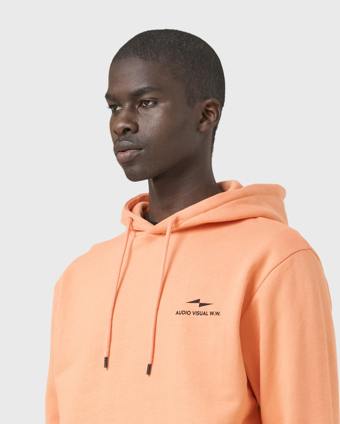 hoodie-onset-vertical-orange-avnier-audiovisuel-4-silhouette-look - Orange vibrant