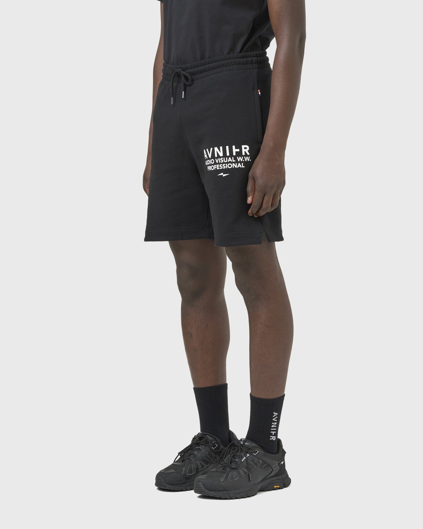 short-break-noir-avnier-audiovisual--4-silhouette-look - noir