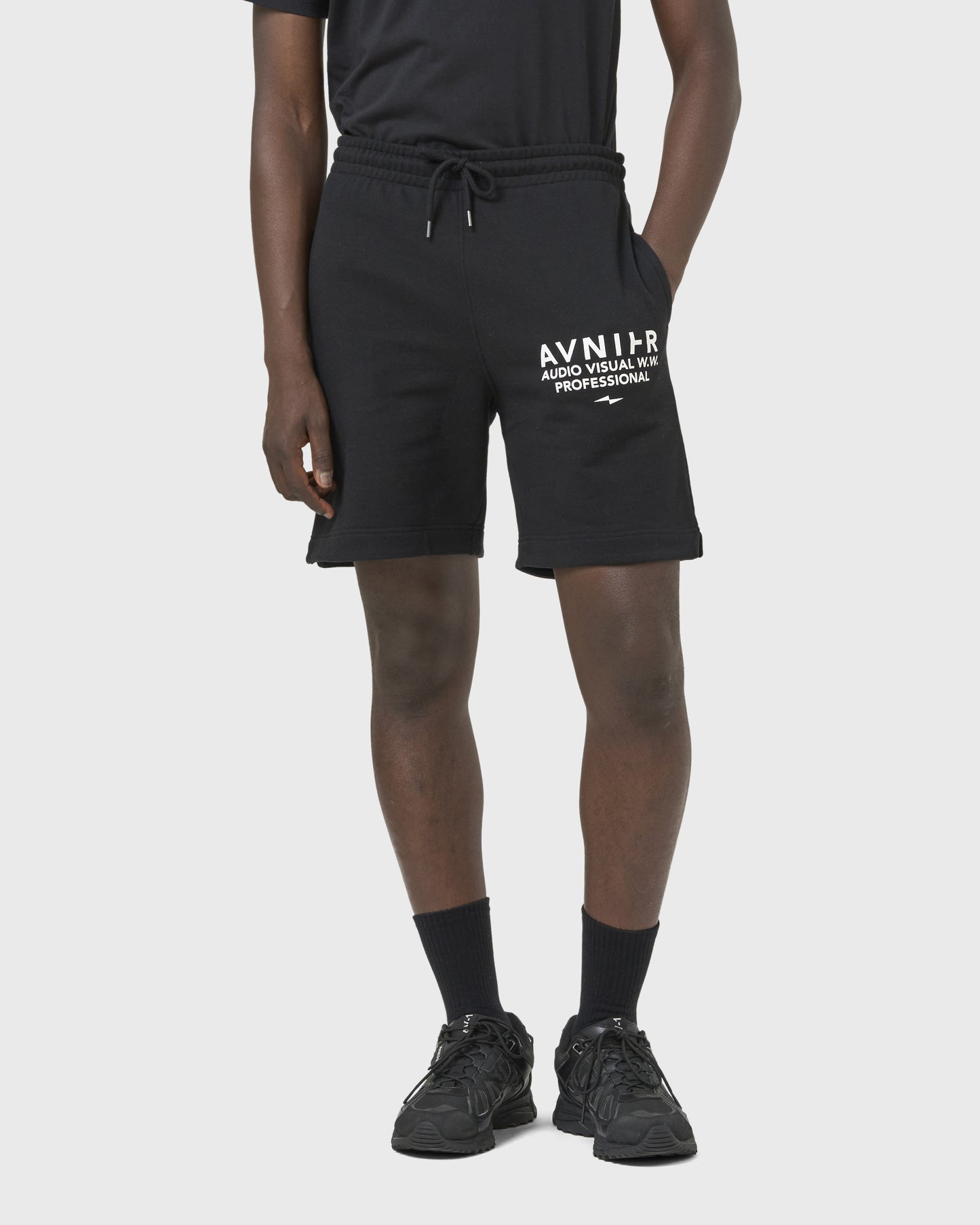 short-break-noir-avnier-audiovisual--5-silhouette-detail - noir