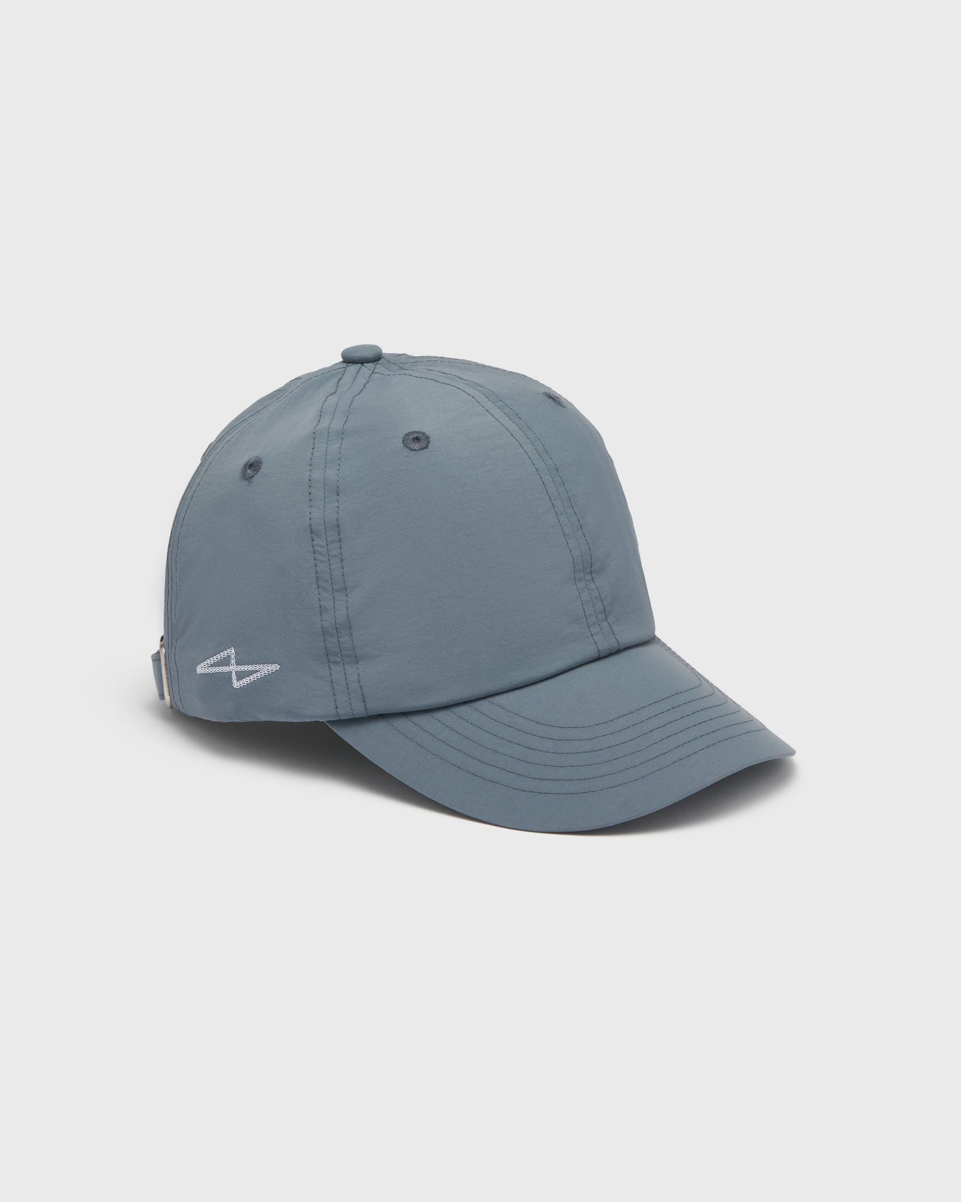 Casquette AVNIER LIGHT V1.0 grise, vue de côté avec logo brodé « Spike », matière nylon hydrofuge 110 g/m². - gris