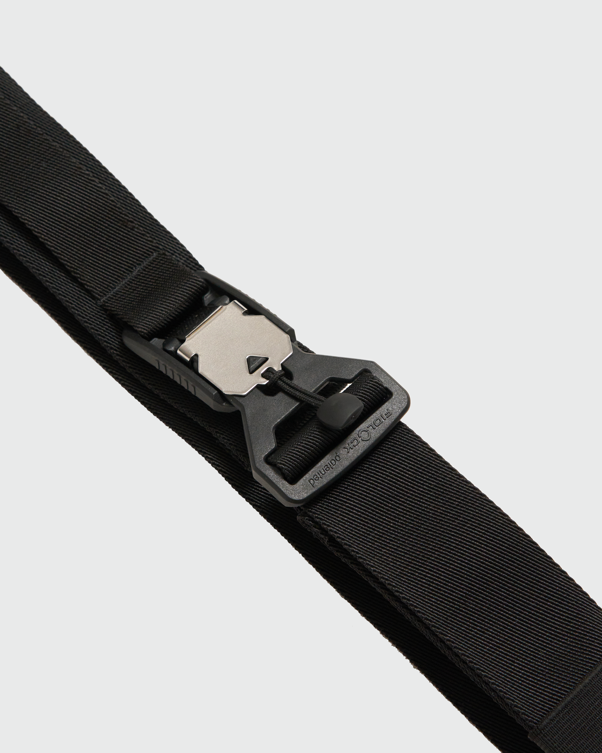 ceinture-reverb-gris-sideral-avnier-fidlock-boucle-magnetique-detail-coton-technique