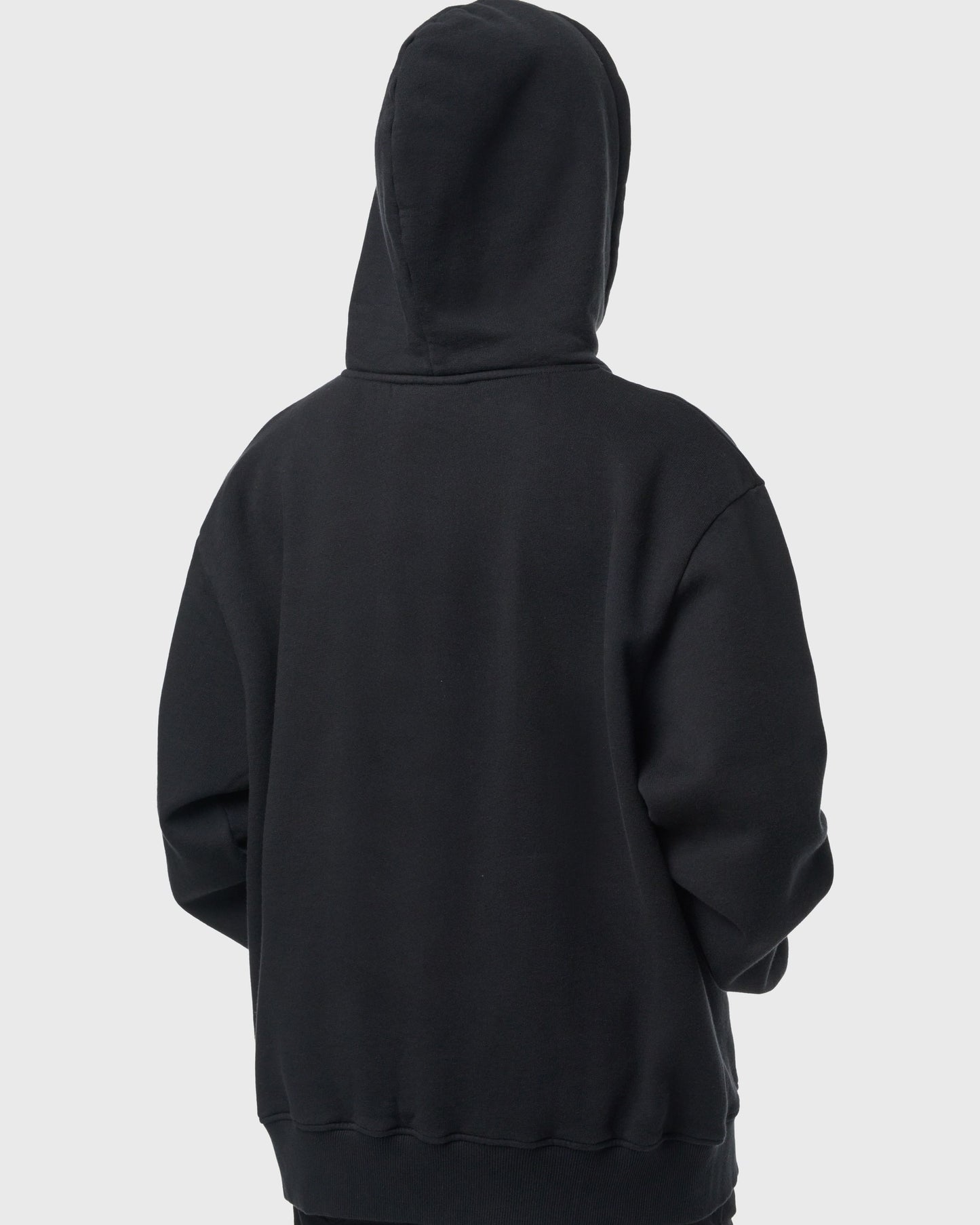 Sweat à capuche noir Avnier Onset V5 vu de dos, coupe droite et design épuré.