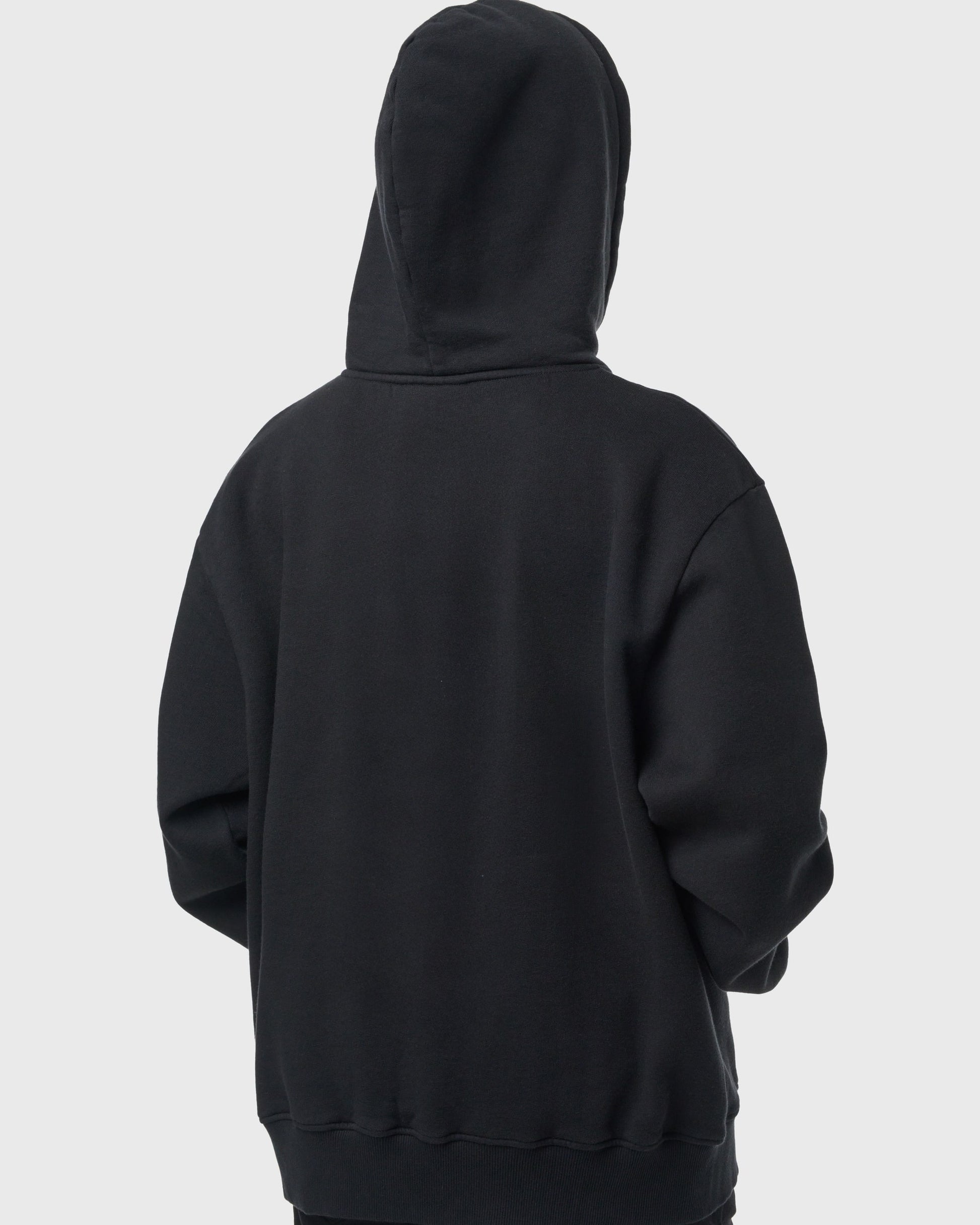 Sweat à capuche noir Avnier Onset V5 vu de dos, coupe droite et design épuré.