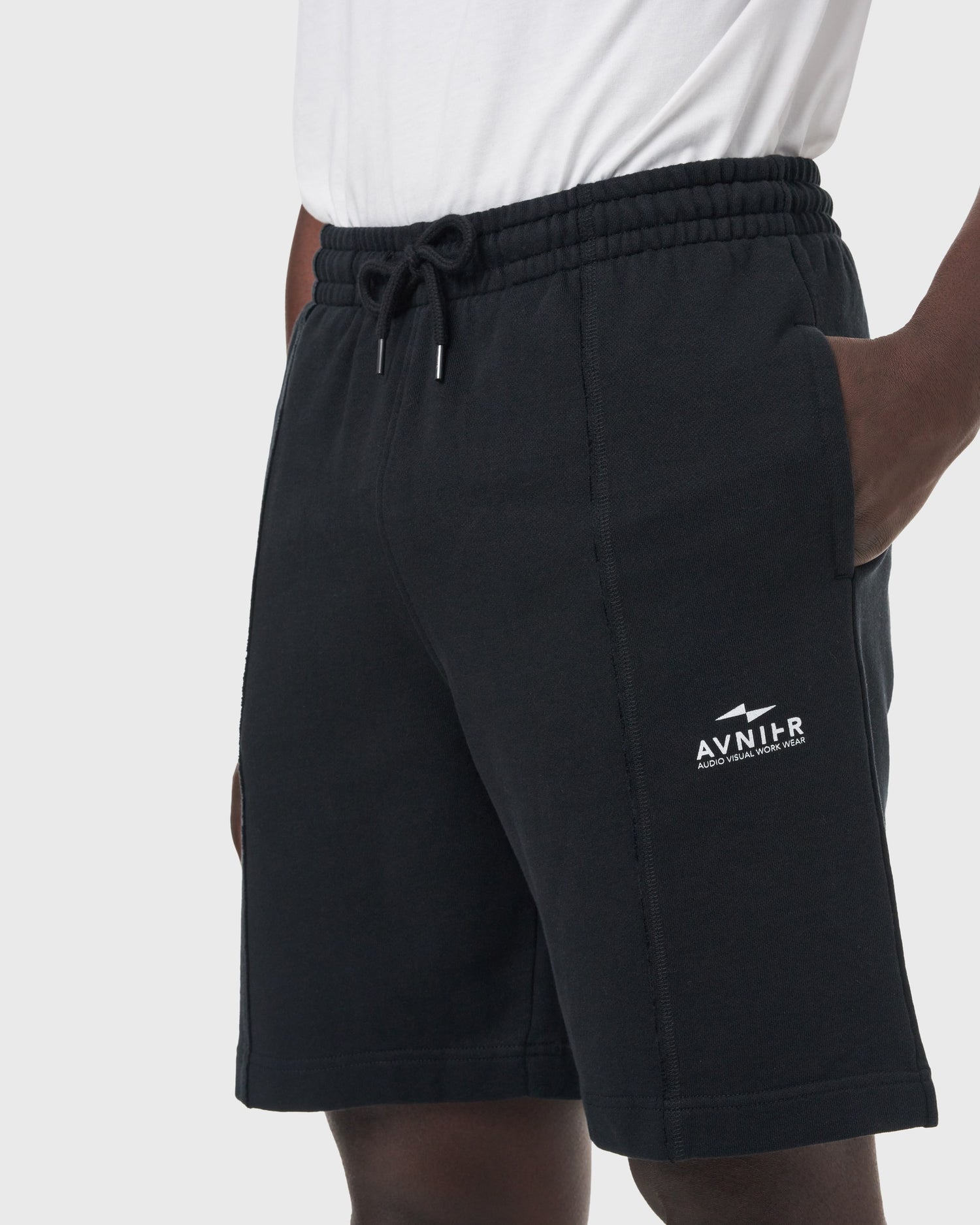 Détail du short noir Avnier Break V3, texture fleece et cordon ajustable — confort quotidien.