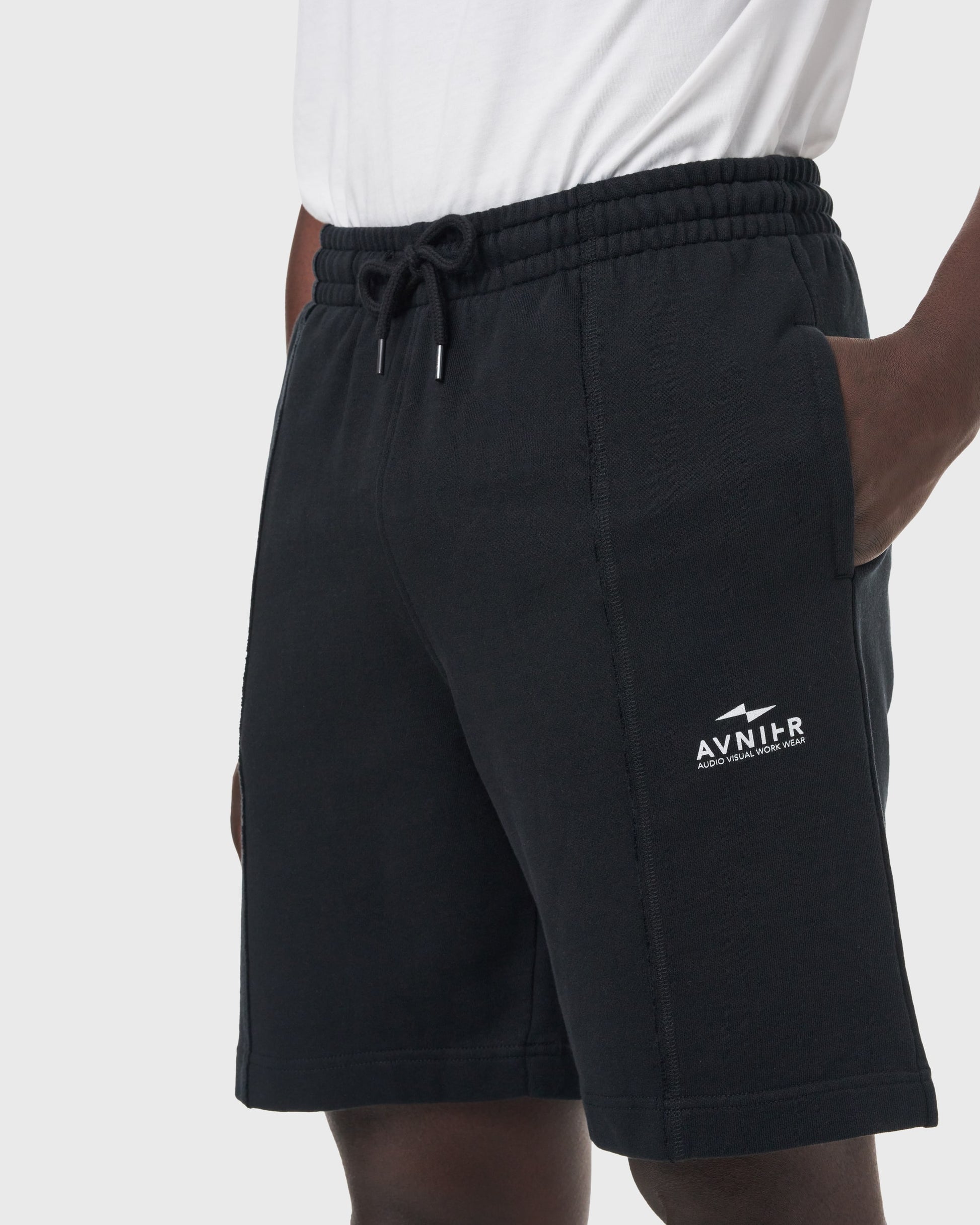 Détail du short noir Avnier Break V3, texture fleece et cordon ajustable — confort quotidien.