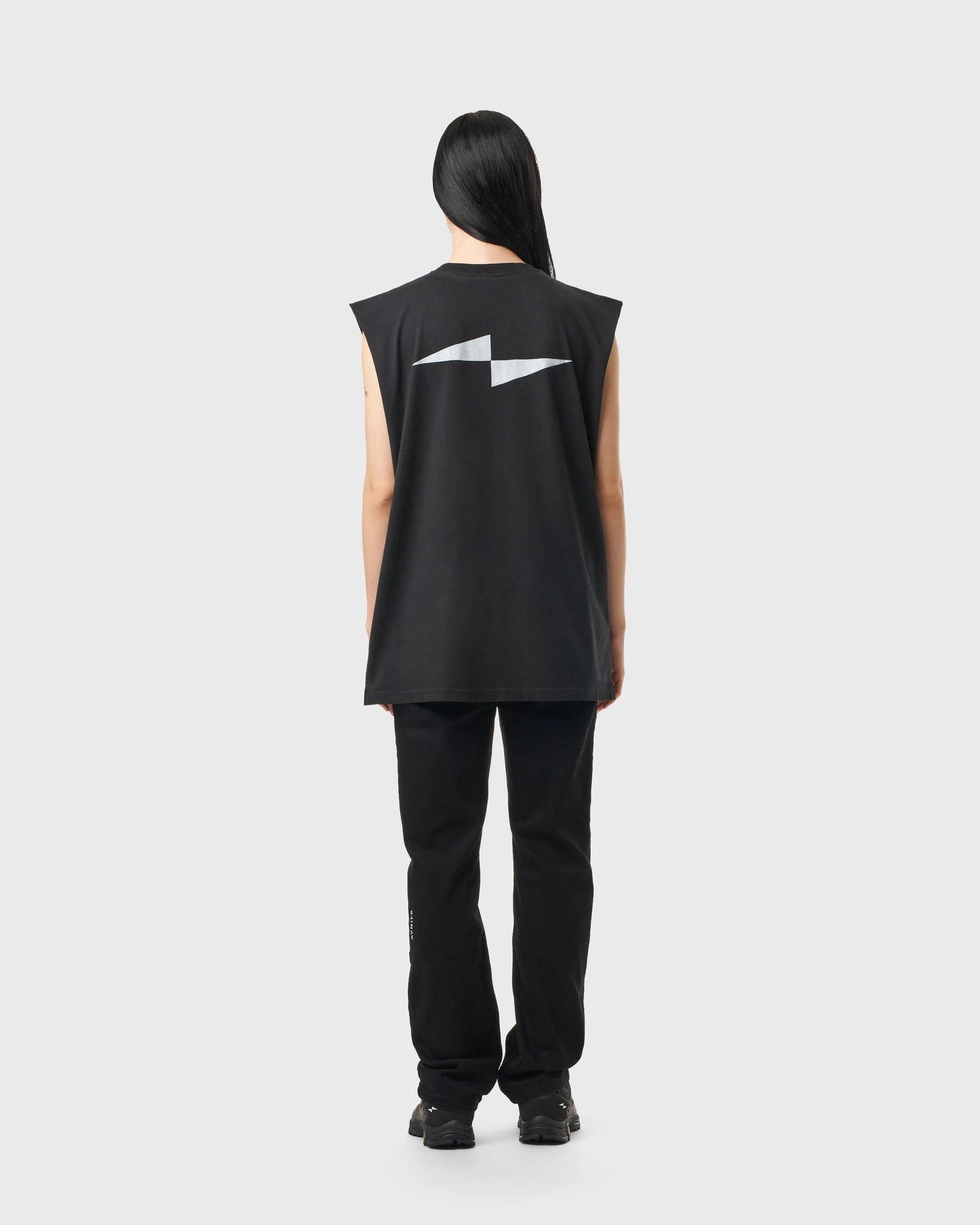 SLEEVELESS SHIRT ACCELERATOR