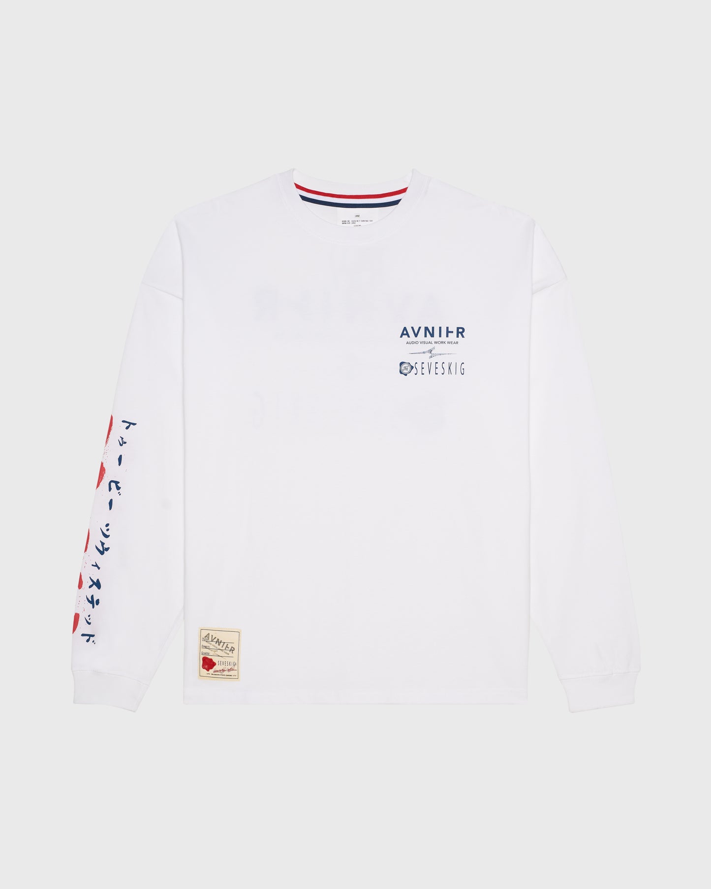 T-shirt blanc manches longues AVNIER × SEVESKIG, vue de face sur fond neutre, coton épais, coupe oversize, fabriqué au Japon. - Blanc