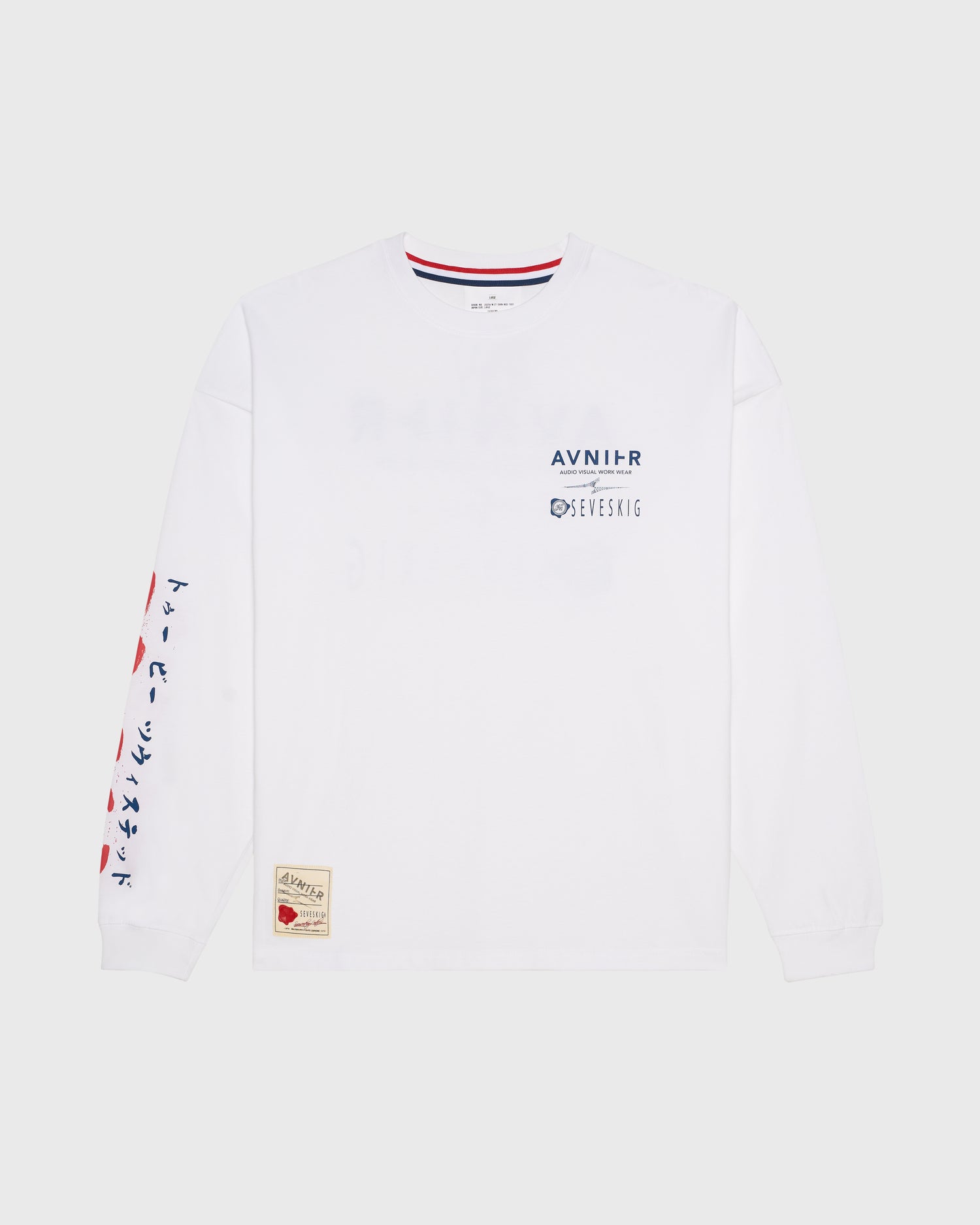 T-shirt blanc manches longues AVNIER × SEVESKIG, vue de face sur fond neutre, coton épais, coupe oversize, fabriqué au Japon. - Blanc