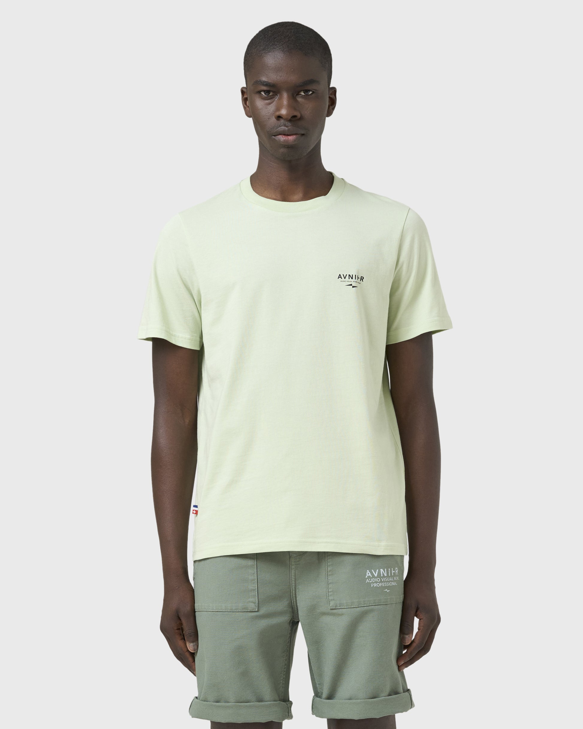 t-shirt-source-vert-avnier-avnier-2-silhouette-face - vert incrustation
