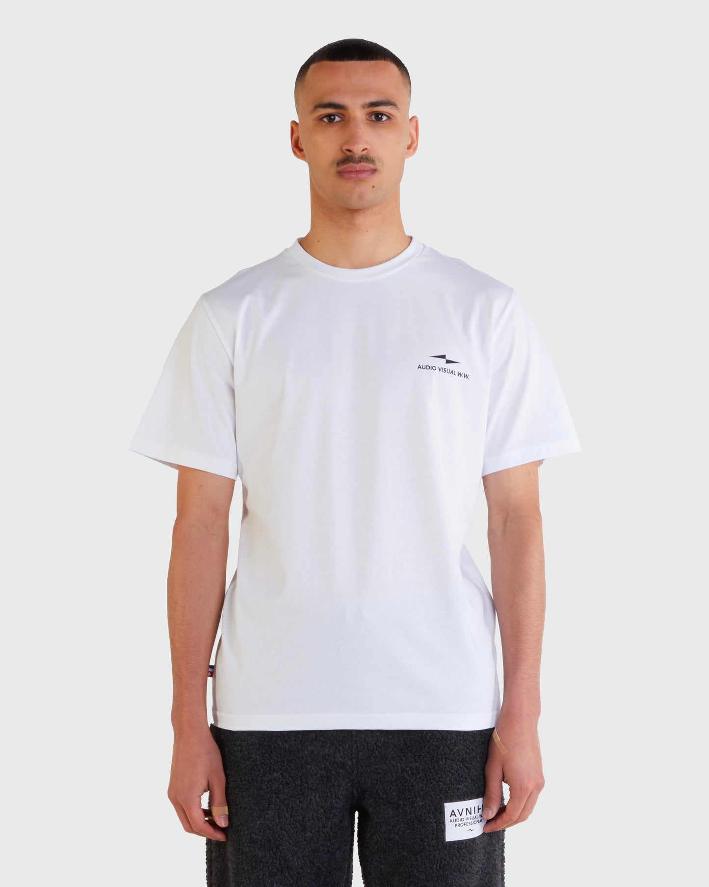 t-shirt-source-white-vertical-v3-avnier-quiksilver-4-silhouette-face - blanc