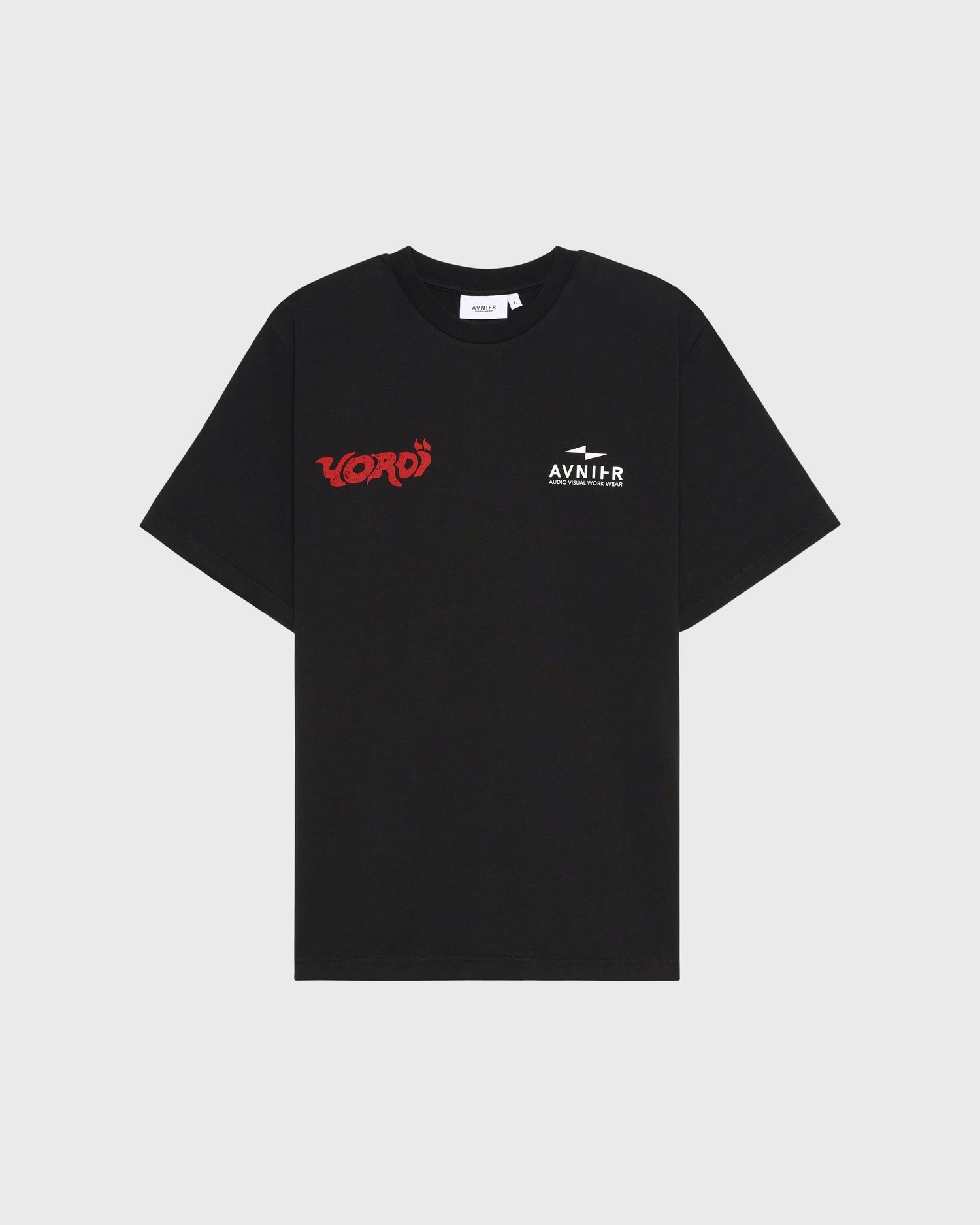 T-shirt AVNIER × Yoroï noir en coton bio, design rouge vibrant inspiré du film Yoroï d’Orelsan, coupe droite unisexe.