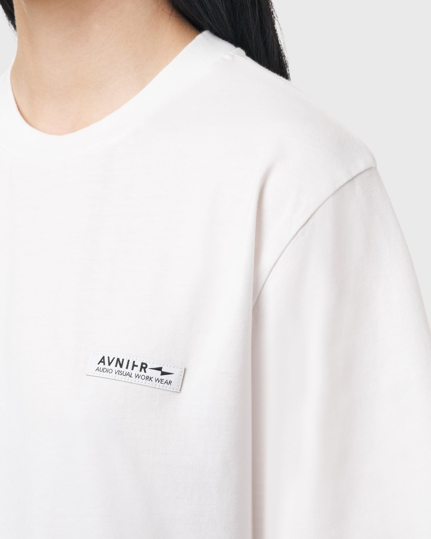 tshirt-blanc-avnier-source-v5-detail-logo-coupe-droite - blanc