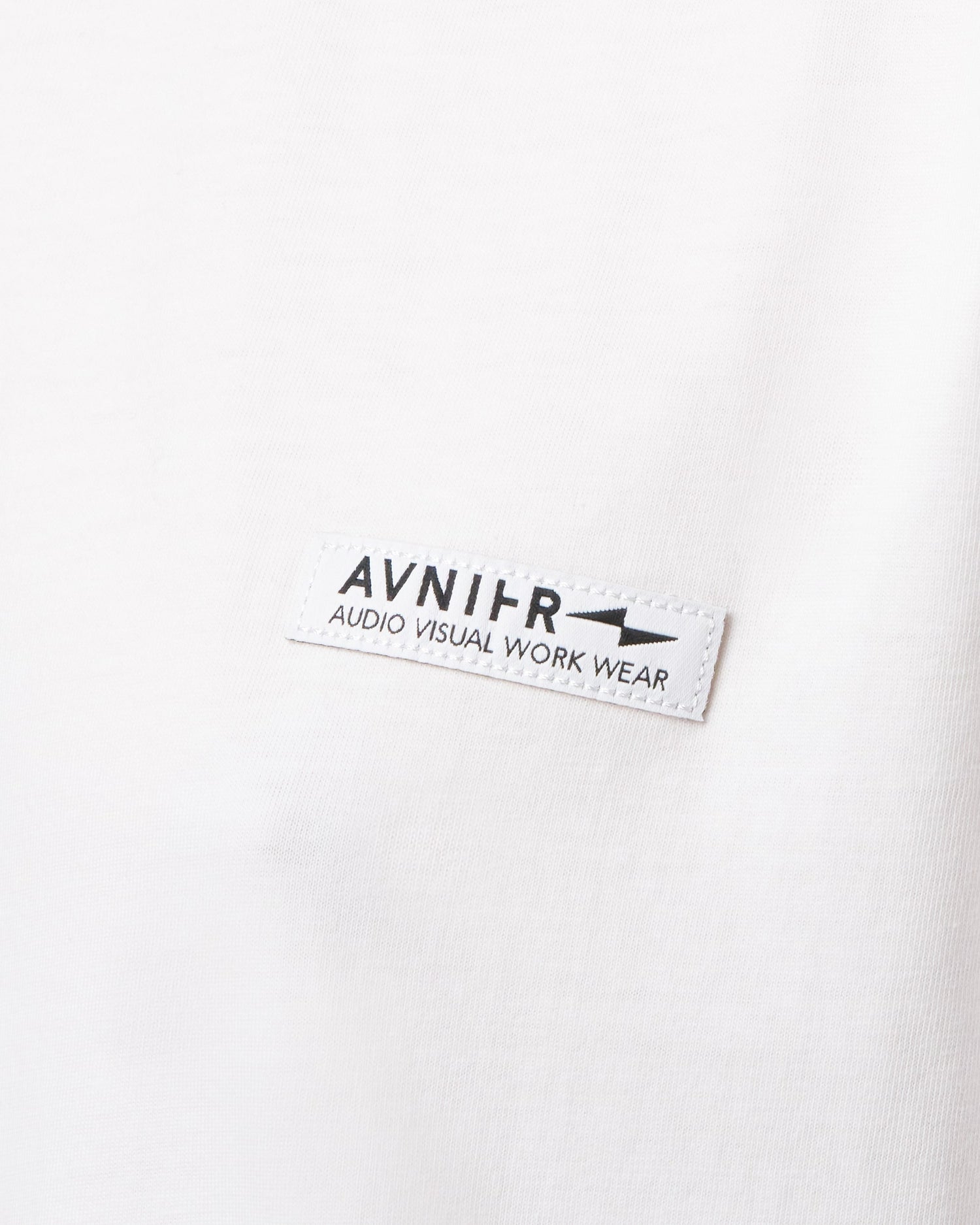 tshirt-blanc-avnier-source-v5-logo-brode-poitrine - blanc