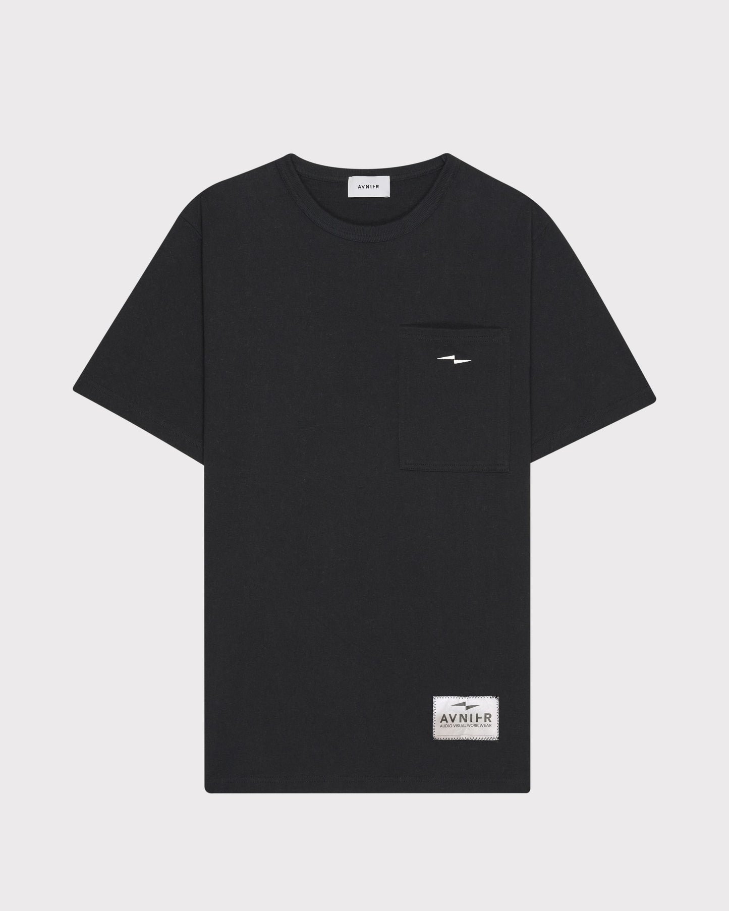 T-shirt noir Avnier Prelude, coupe droite inspirée du workwear audiovisuel.