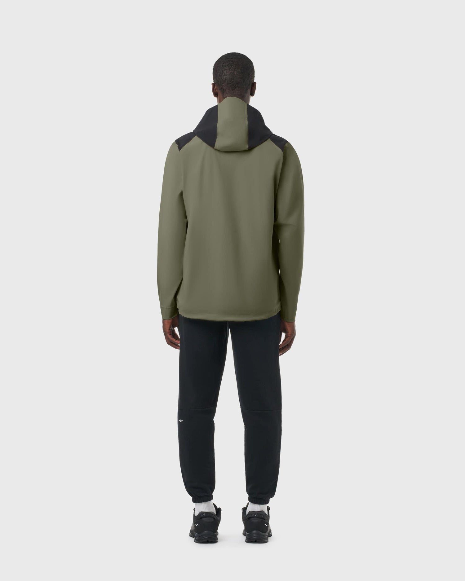 Vue de dos de la veste Hardshell Interlude kaki Avnier, coupe ergonomique et design outdoor technique. - kaki