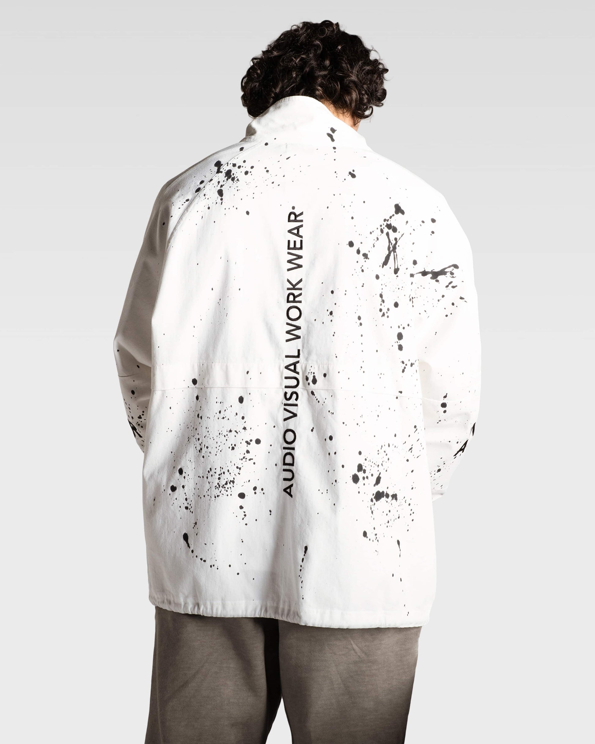 jacket-live-ecru-paint-avnier-audiovisual-3-silhouette-dos - blanc